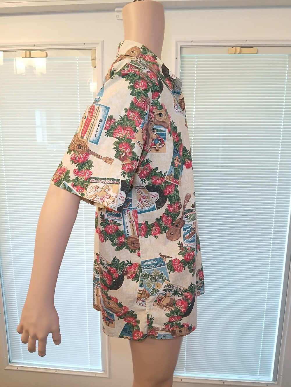 Reyn Spooner Mele Kalikimaka Hawaiian Shirt - Picture 4 of 5